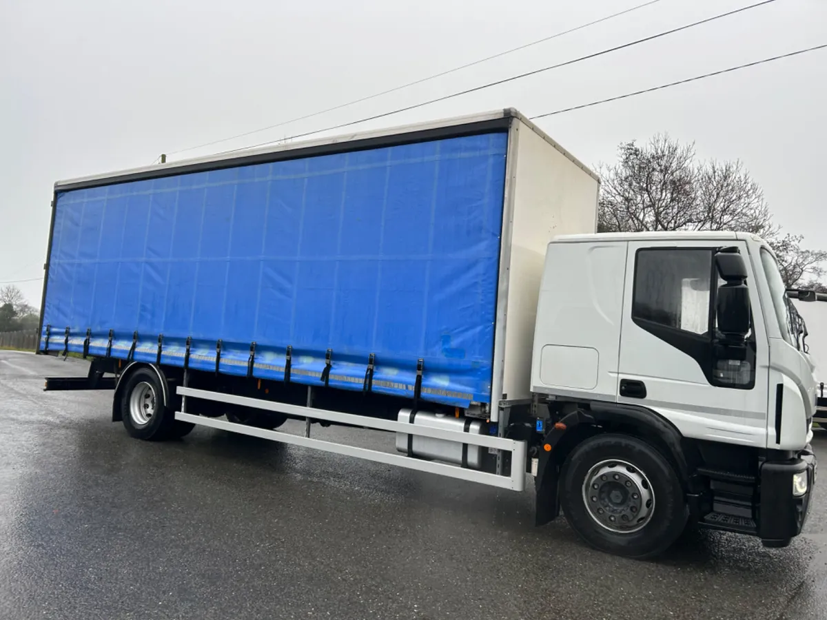 2018 iveco 18 ton Curtainsider only 108kms - Image 4