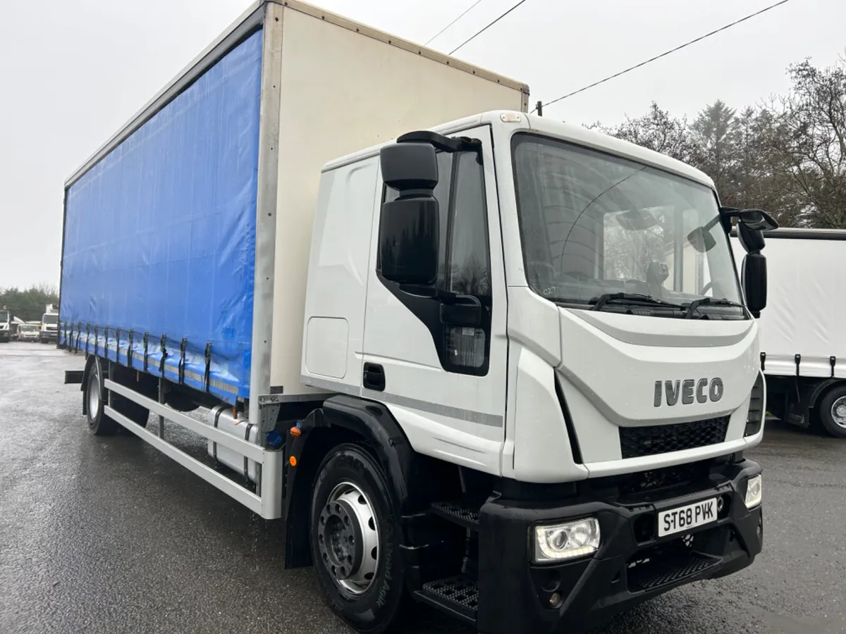 2018 iveco 18 ton Curtainsider only 108kms - Image 3