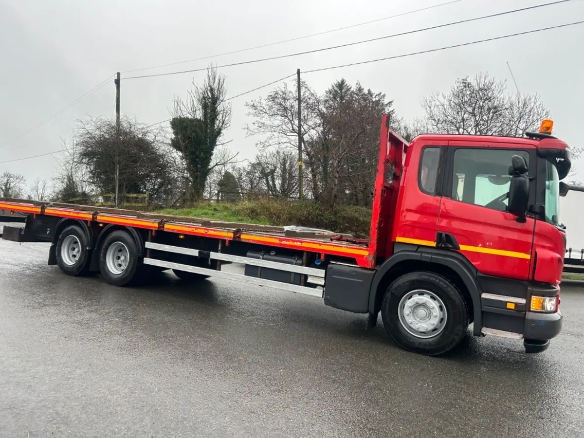 2017 Scania p340 6x4 flat or chassis cab - Image 4
