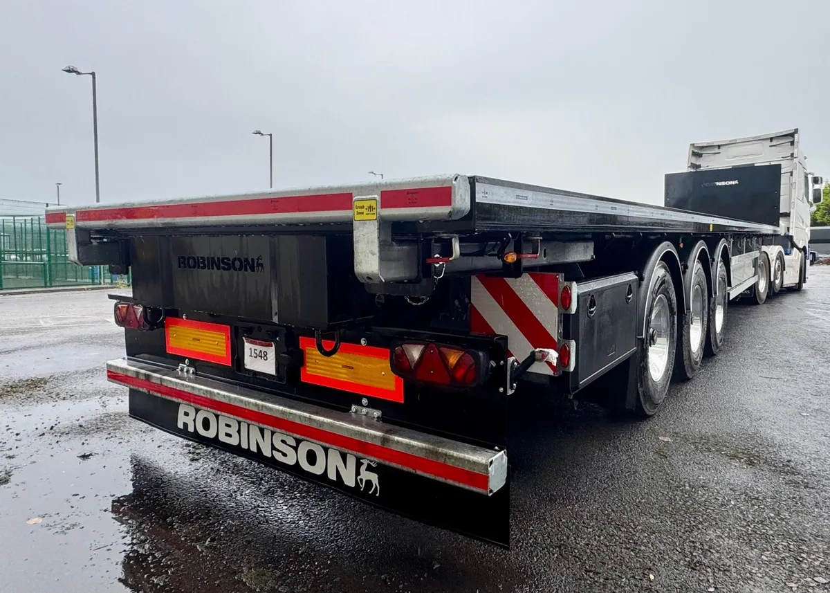 Robinson flat FULLY LOADED - Image 3