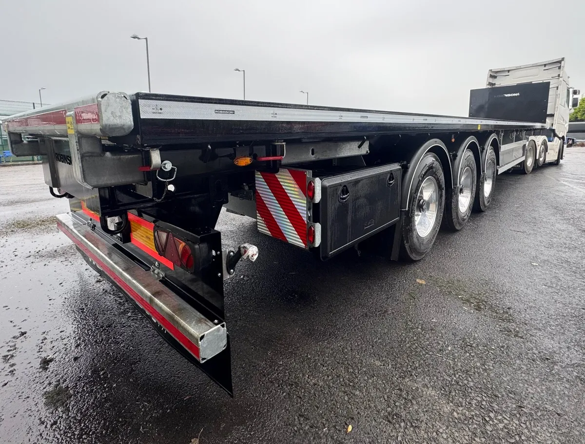 Robinson flat FULLY LOADED - Image 4