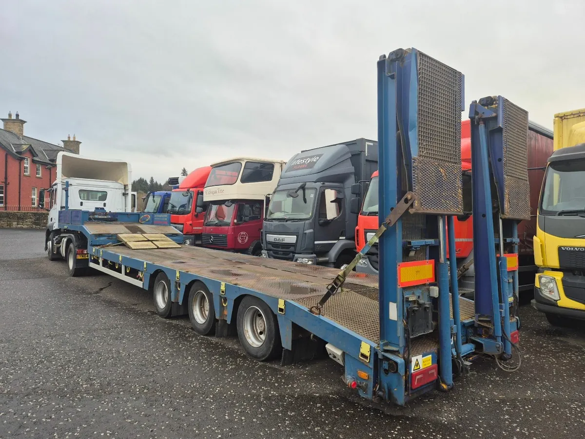 Merc Actros 1843 & Nooteboon machinery trailer - Image 2