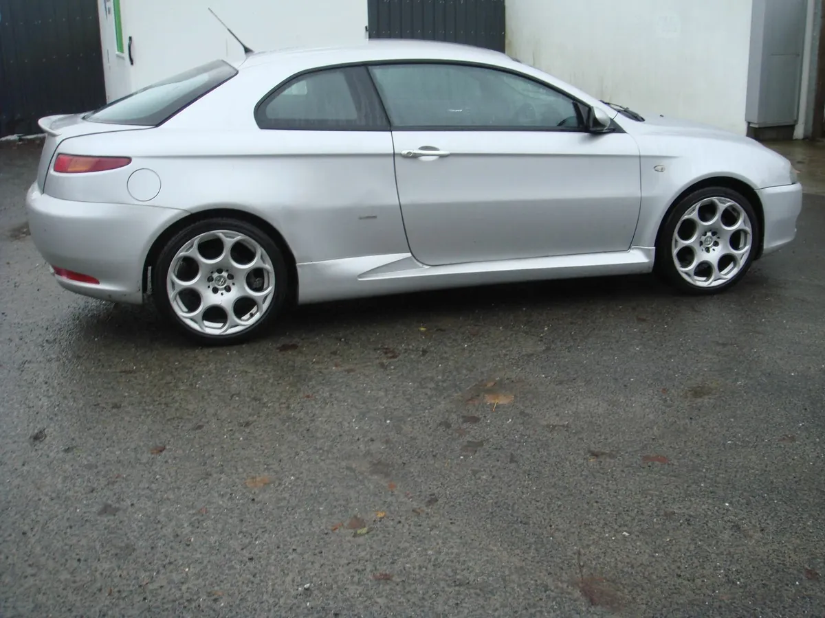 Alfa Romeo GT 2007 - Image 2