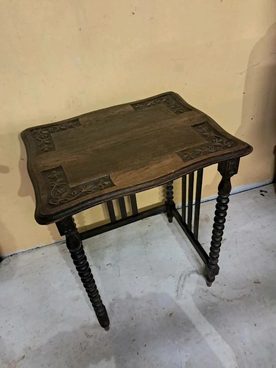 Arts and crafts table - Image 1