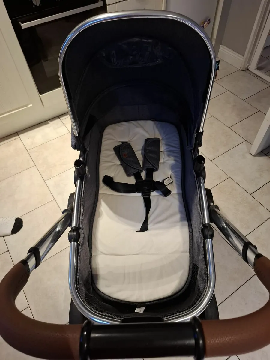 Baby travel system - Image 1