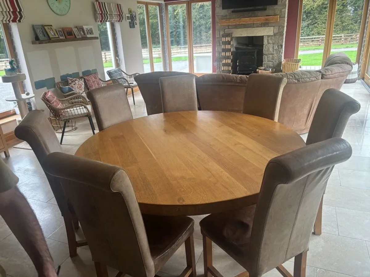Solid Oak Table and 8 leather chairs - Image 1