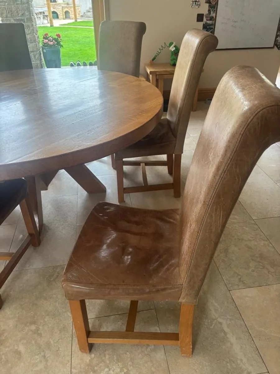 Solid Oak Table and 8 leather chairs - Image 3