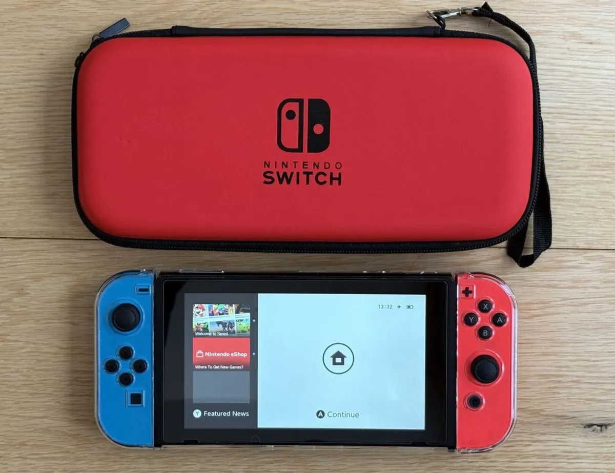 Nintendo Switch 32GB - Image 1
