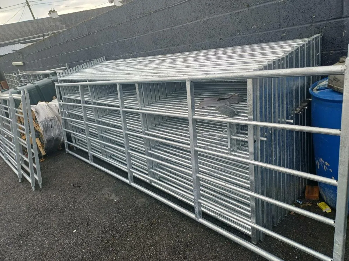 Extendable, gates and barriers. - Image 4