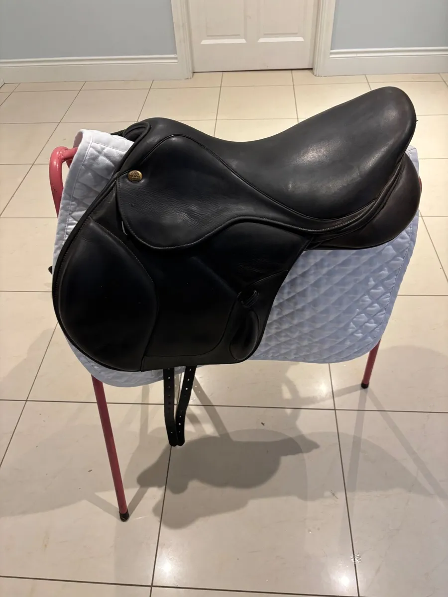 Fairfax  monoflap  jump Saddle - Image 2