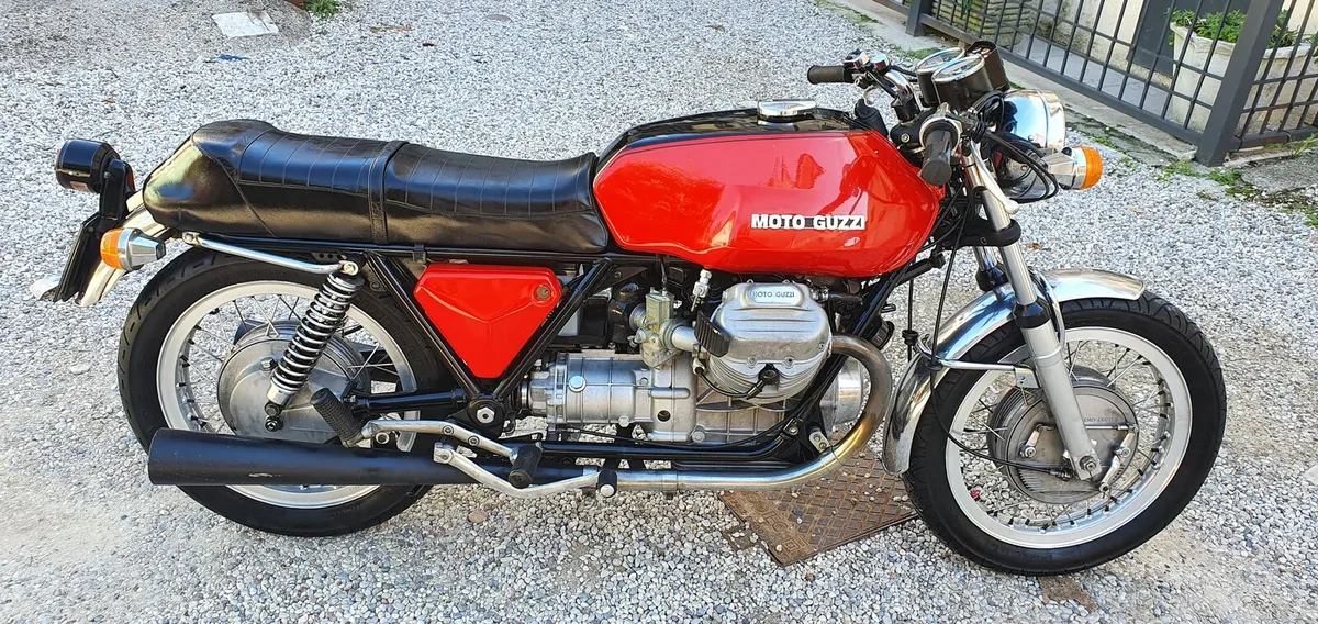 Moto guzzi  V7 sport .