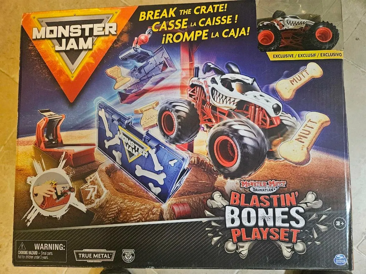 Monster Jam Blastin Bones Playset
