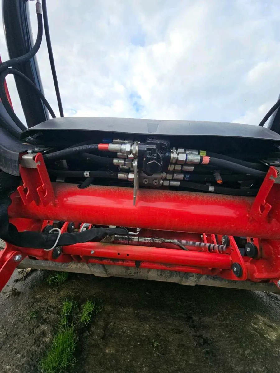 Massey Fergus /Quicke loader CW Quickie Multibenne - Image 2