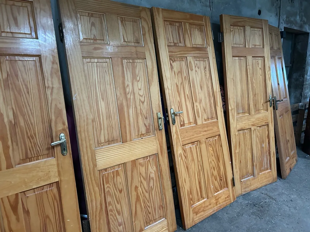 Internal pine doors - Image 1
