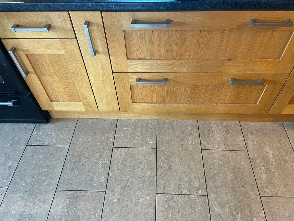 Solid oak kitchen doors and drawers - Image 2