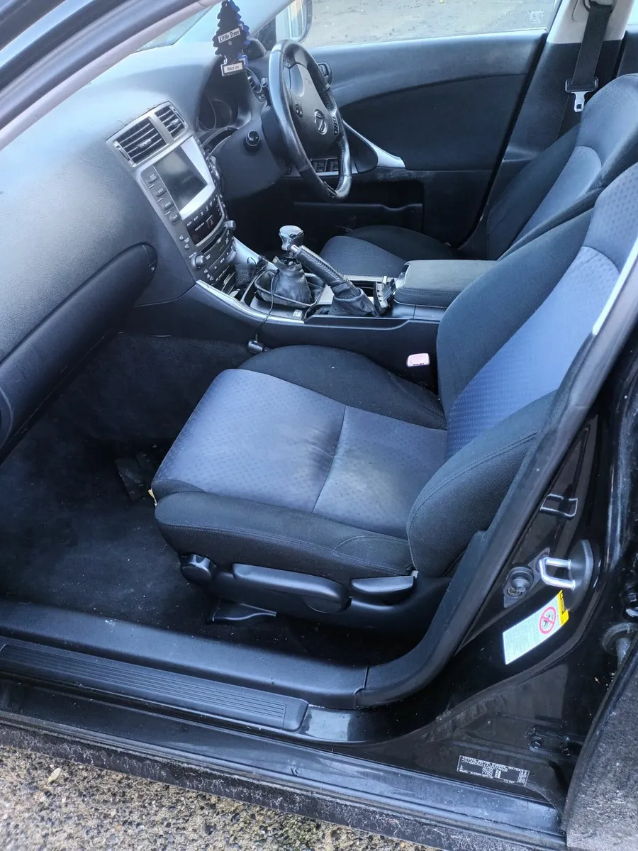 Lexus is 220d  breaking - Image 3