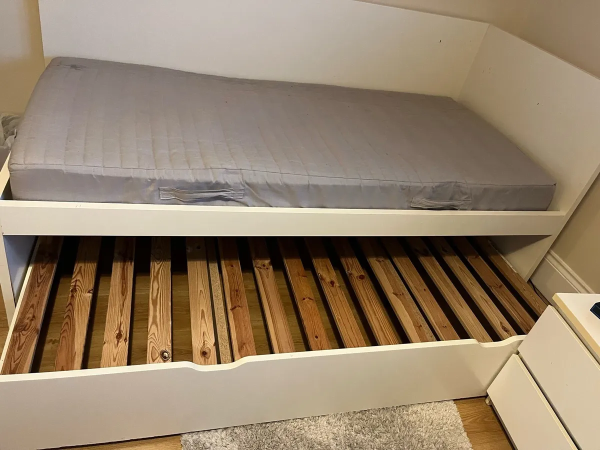 Bedroom furniture - Image 3