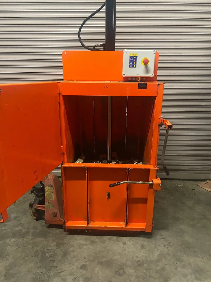 Cardboard/Plastic Baler - Image 2