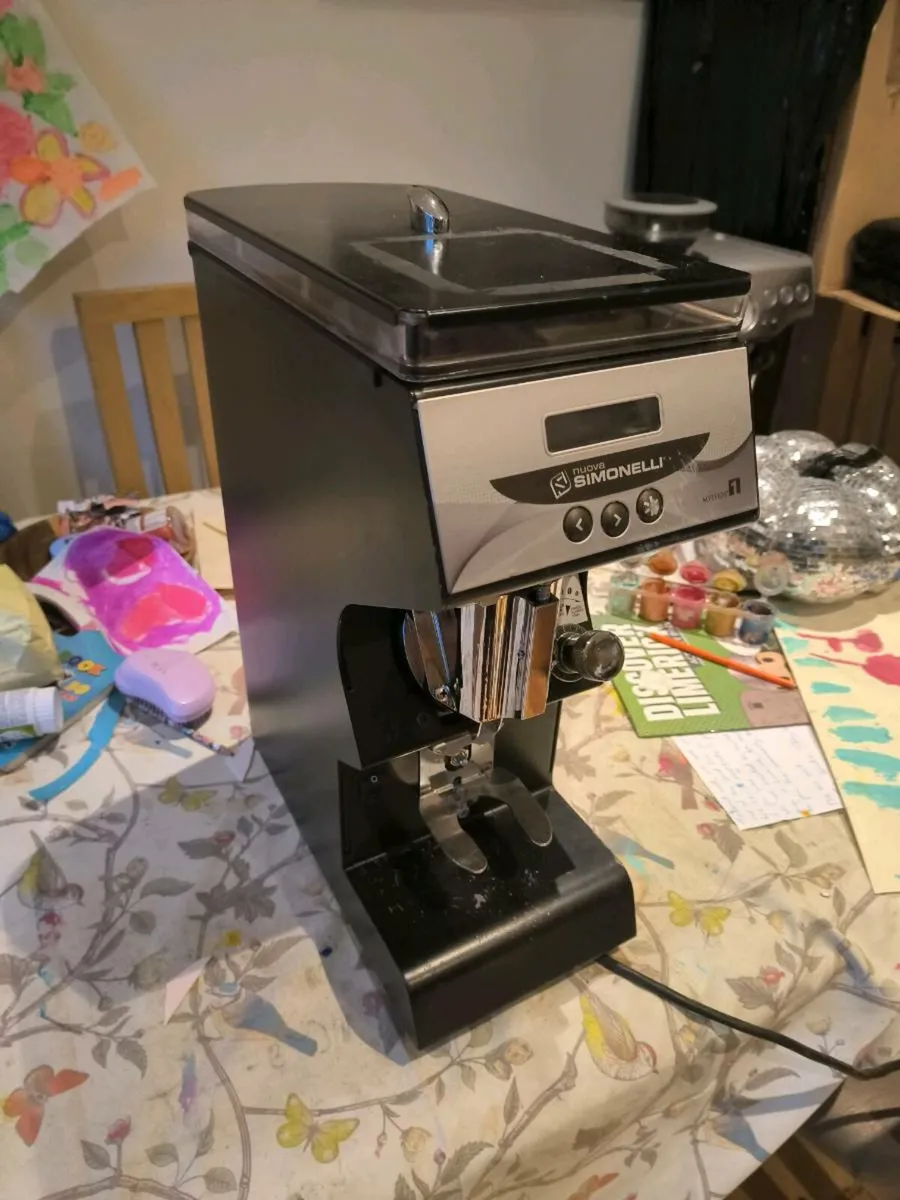 Nouva Simonelli mythos one Coffee grinder - Image 1