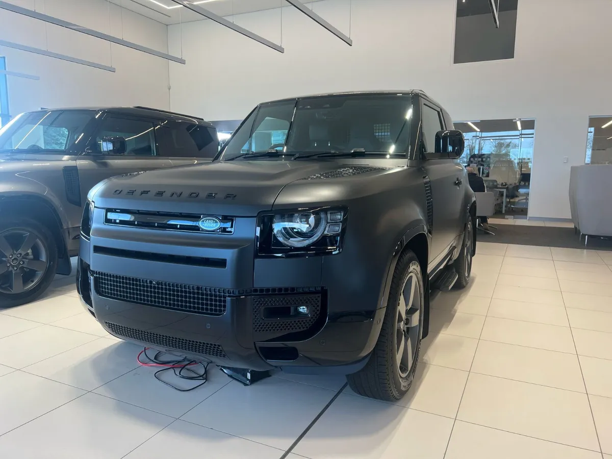Land Rover Defender D350 X Dynamic HSE 2025 - Image 2