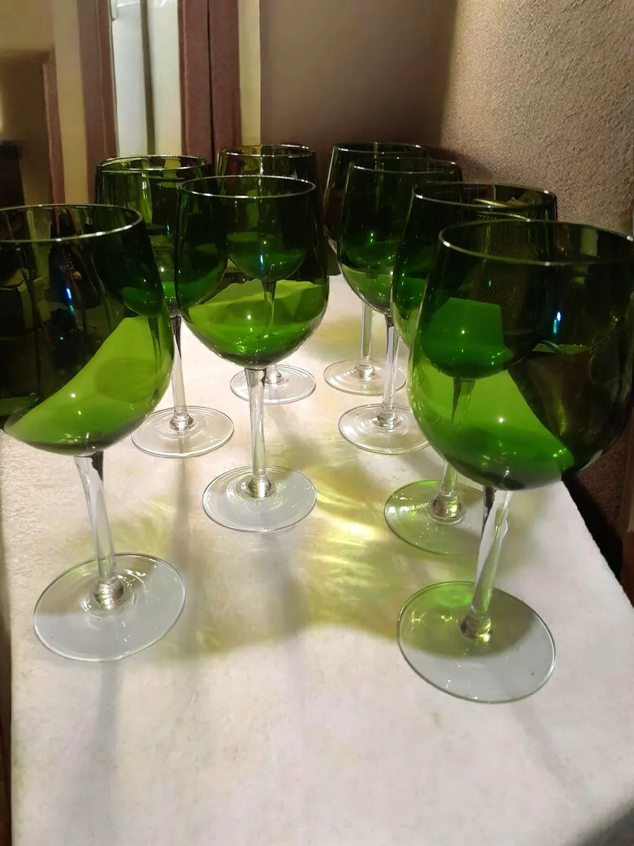 Elegant tall green wine glasses set of 8 - Image 1