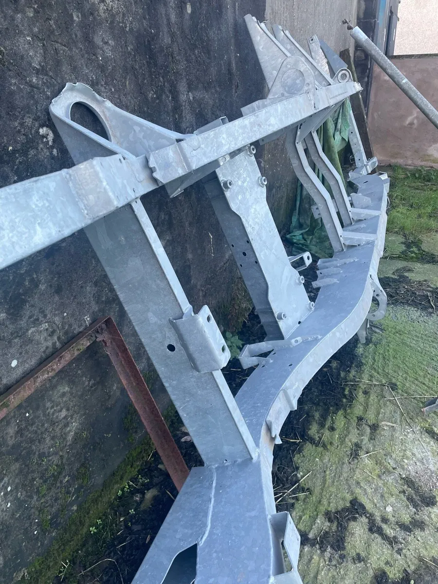 Landrover defender galvanised chassis defender 130 - Image 1