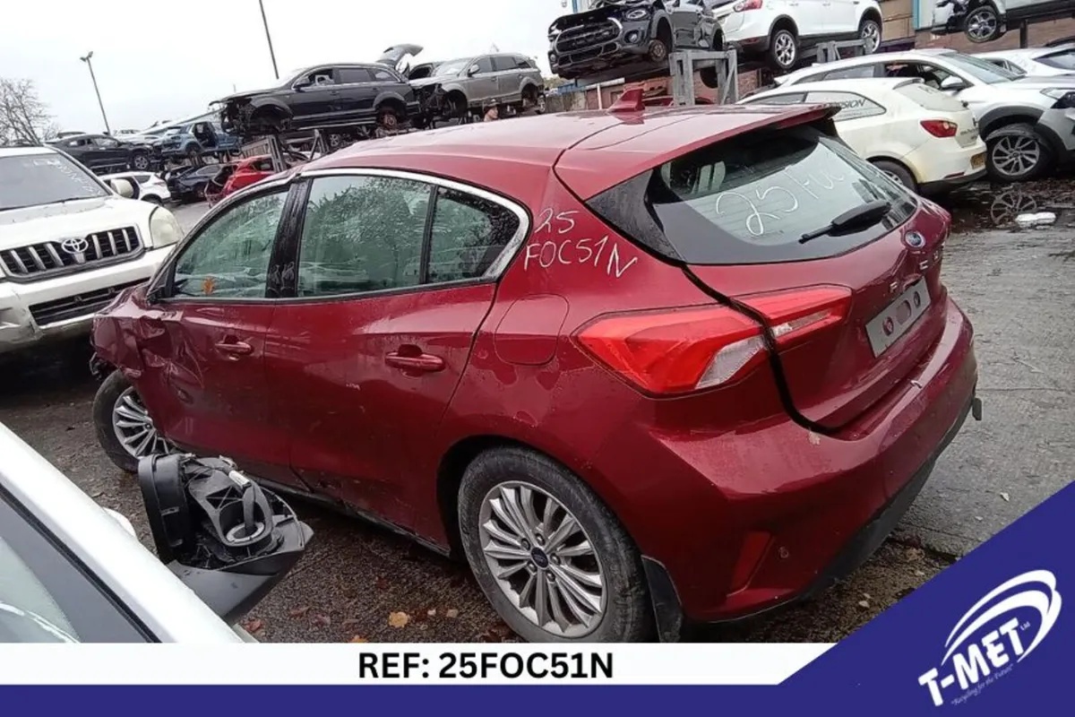 2019 FORD FOCUS BREAKING FOR PARTS - Image 4
