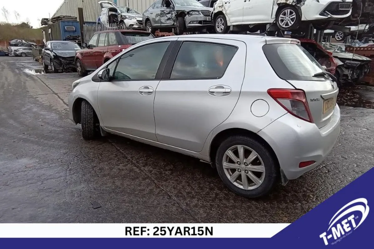2011 TOYOTA YARIS BREAKING FOR PARTS - Image 4