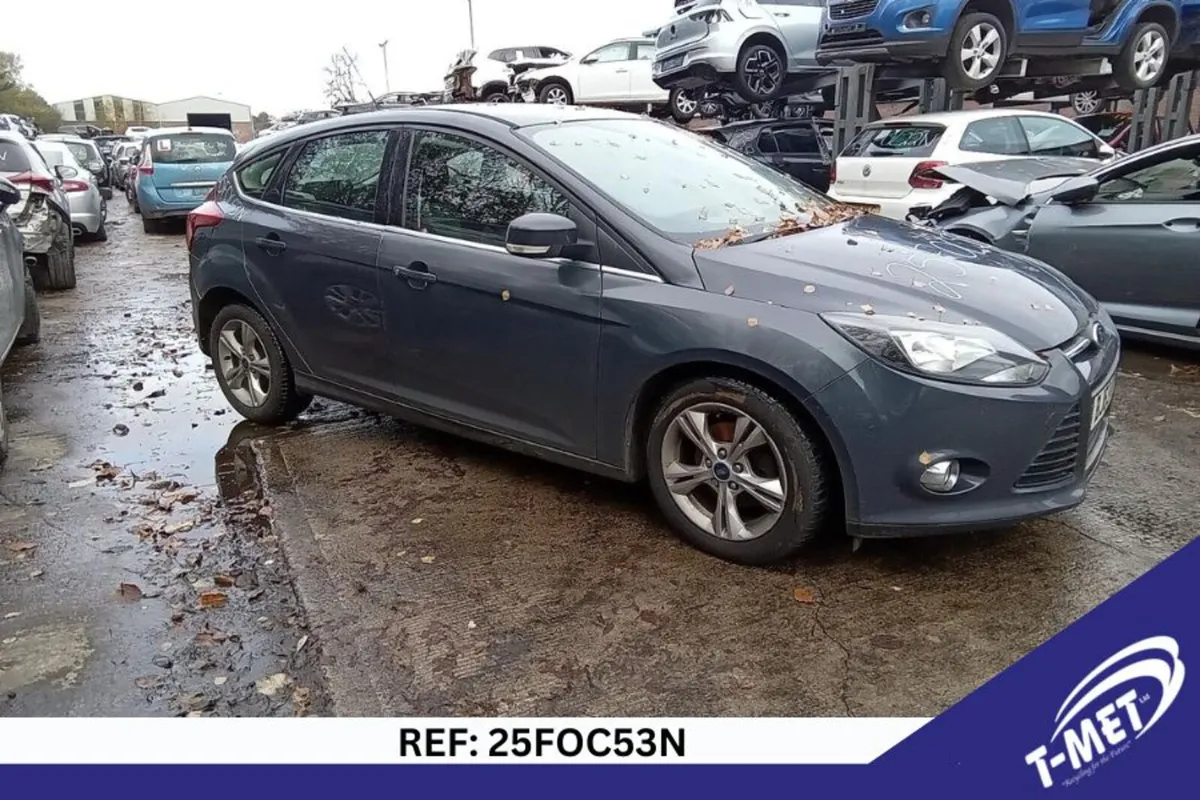 2013 FORD FOCUS BREAKING FOR PARTS - Image 1