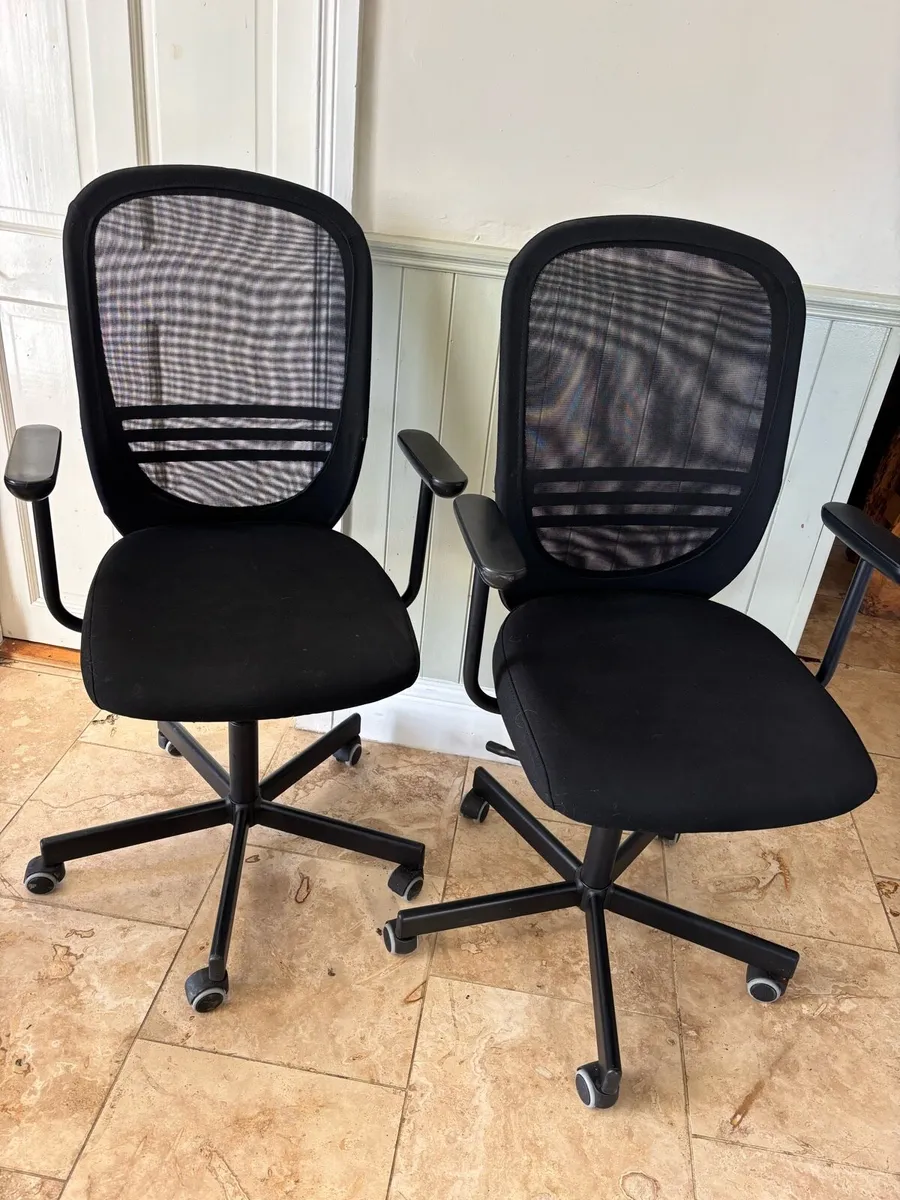 Mesh backed office chairs - Image 2