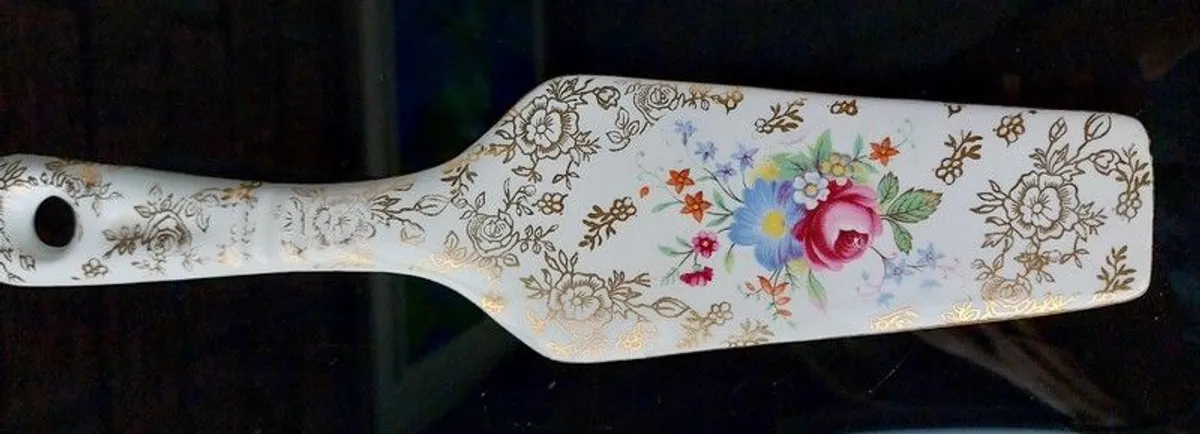 Staffordshire Cake Plate/Cake Slice Server/Sandwich Trays - Image 2