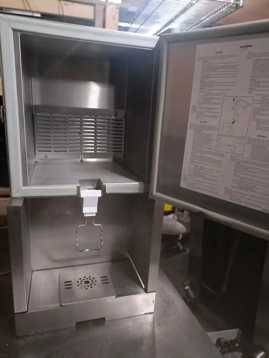 Milk dispenser and proofer - Image 1