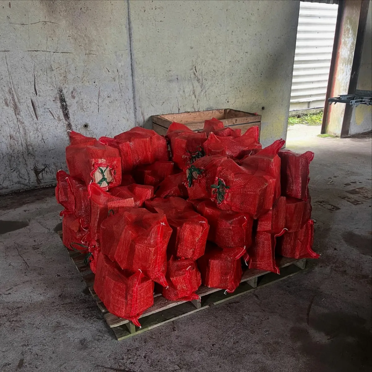 Bagged Quality Irish Hardwood Logs - Ready to Burn - Image 3