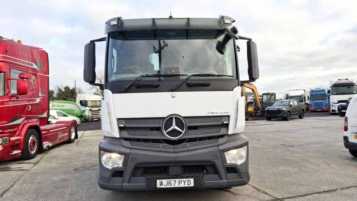 2017 Mercedes 25-36 6x2 - Image 3