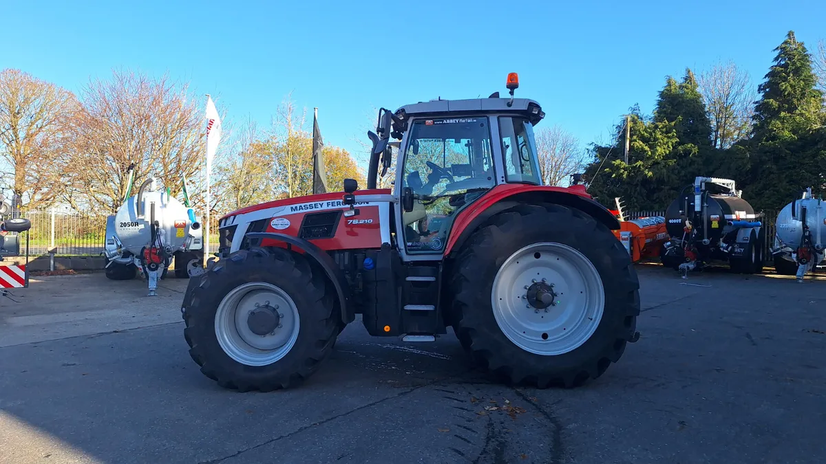 Ex Demo Massey Ferguson 7S.210 - Image 2