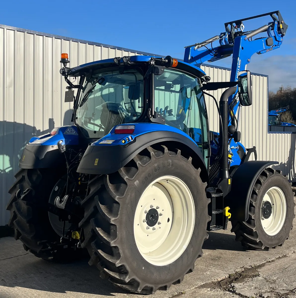 EX DEMO NEW HOLLAND T5.140 60 HOURS - Image 3