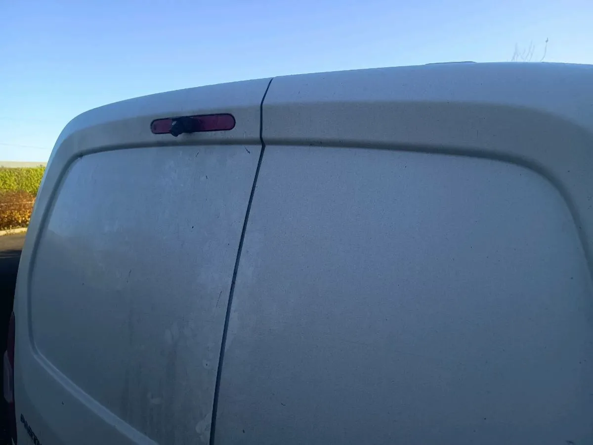 Peugeot partner reversing camera kit - Image 3