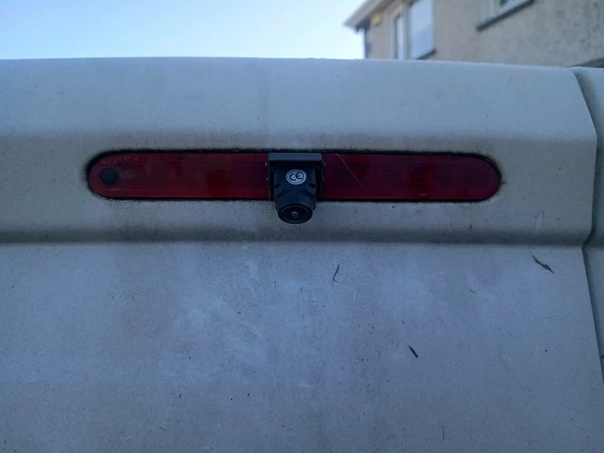 Peugeot partner reversing camera kit - Image 2