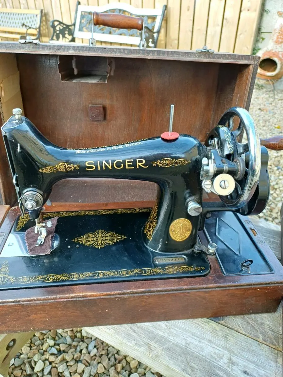 1941 Handcrank Singer Sewing Machine - Image 1