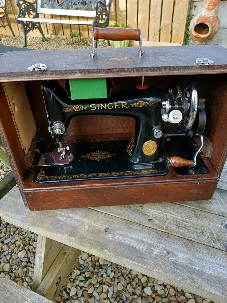 1941 Handcrank Singer Sewing Machine - Image 2