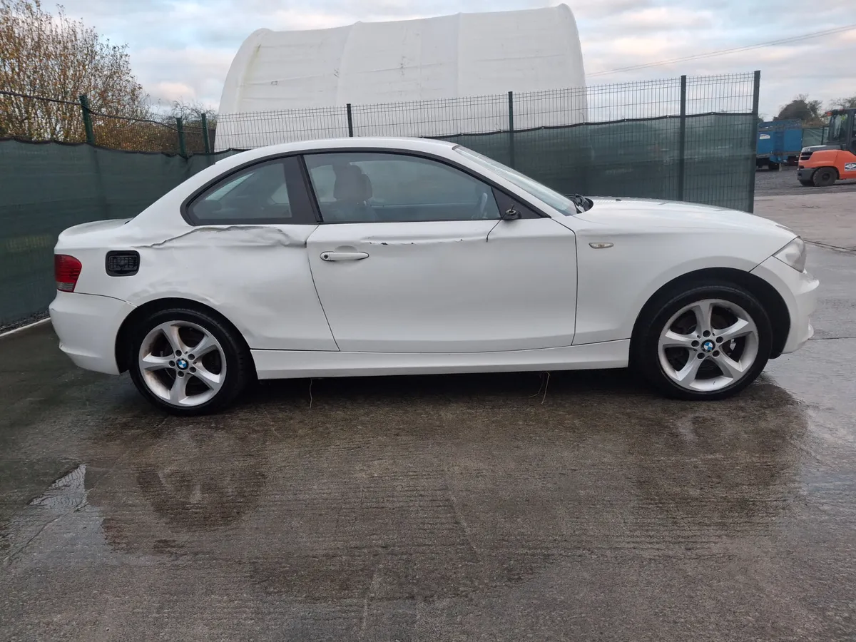 €500 OFF.   2011 BMW 118D     2.0 Diesel - Image 2