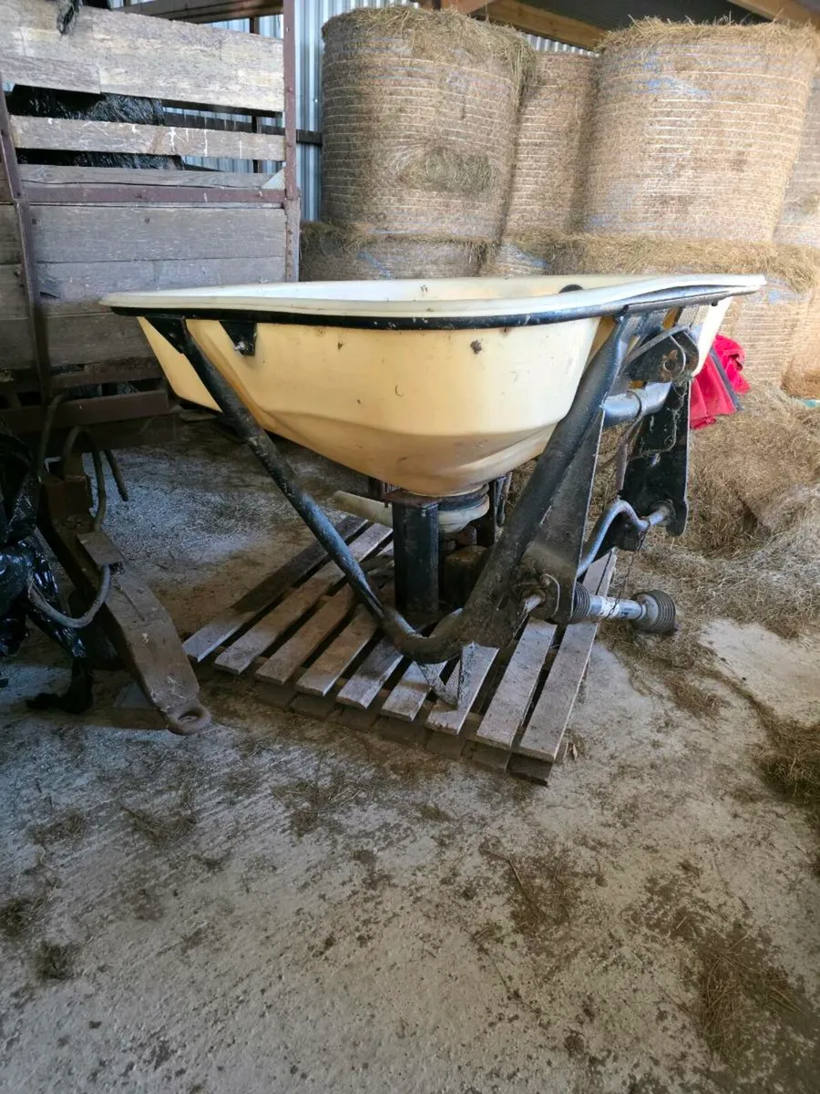 Fertiliser spreader - Image 2