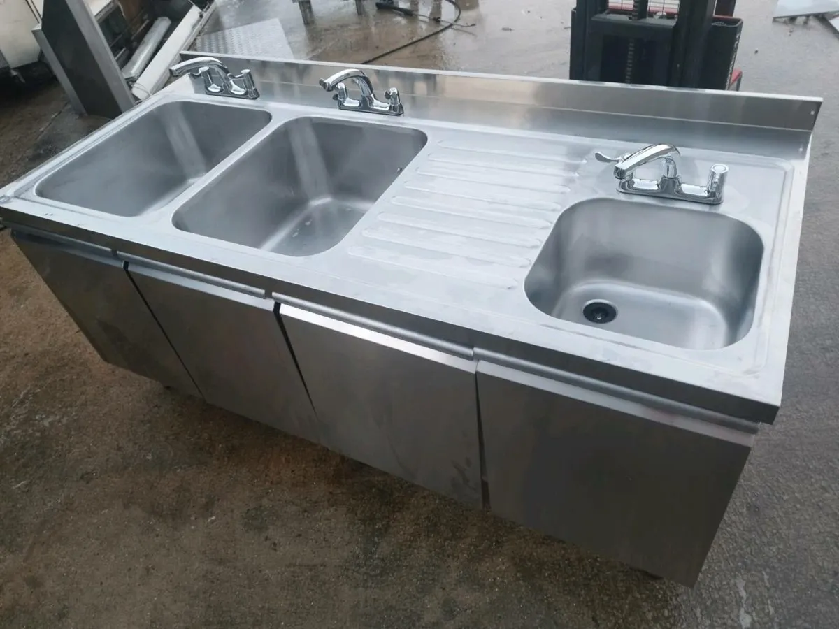 Three bowl sink - Image 1