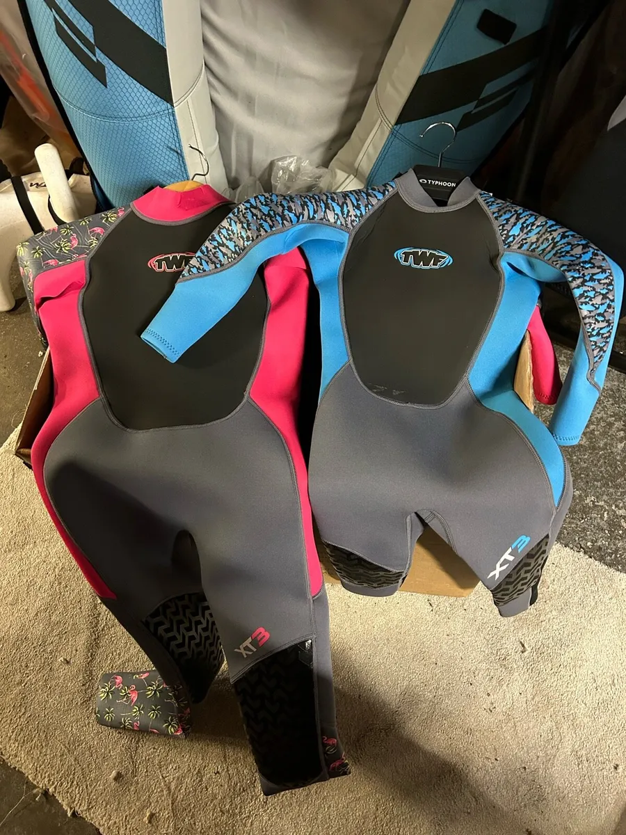 Box of 15 kids full wetsuits