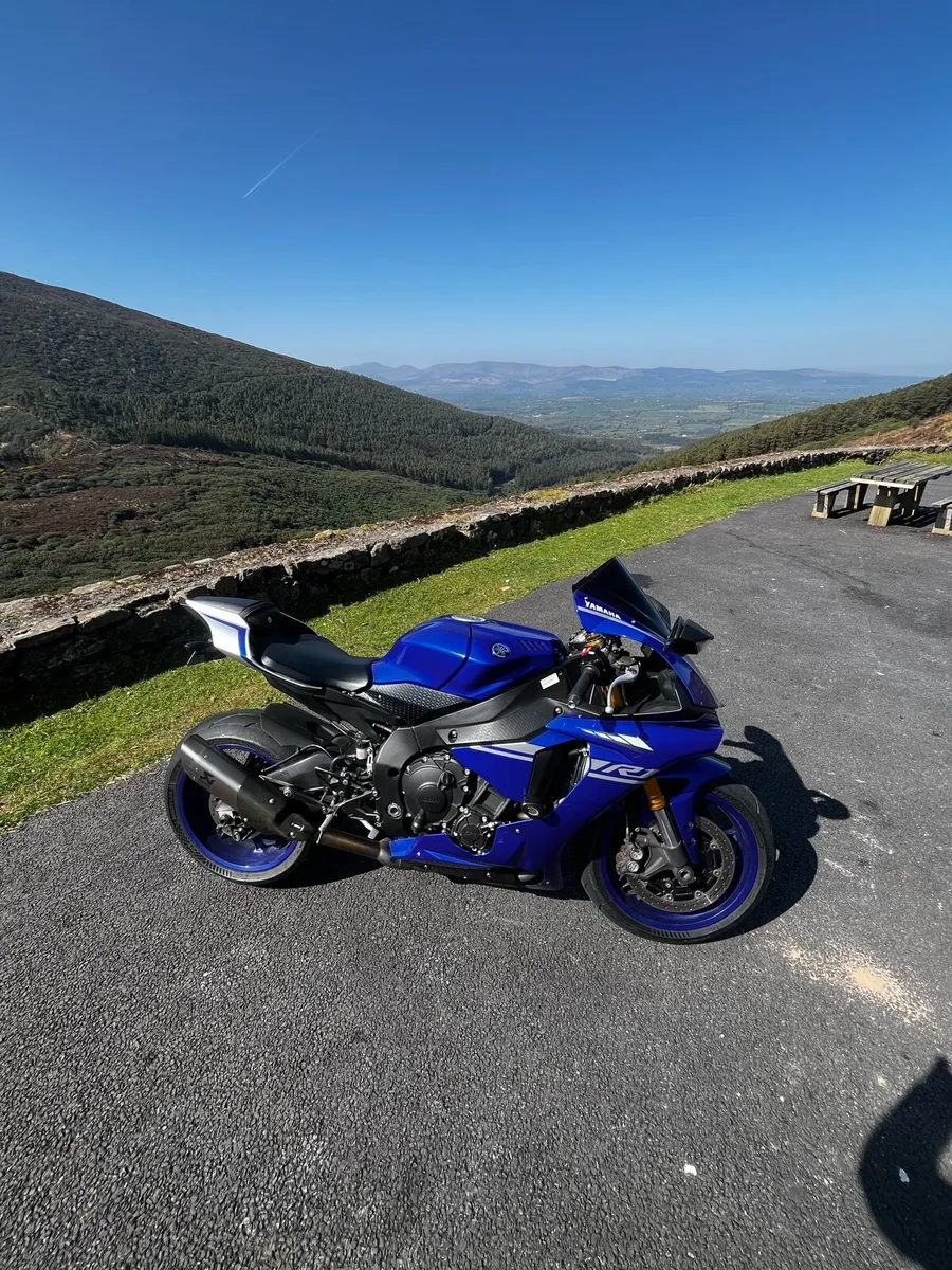 2017 YAMAHA R1 - Image 3