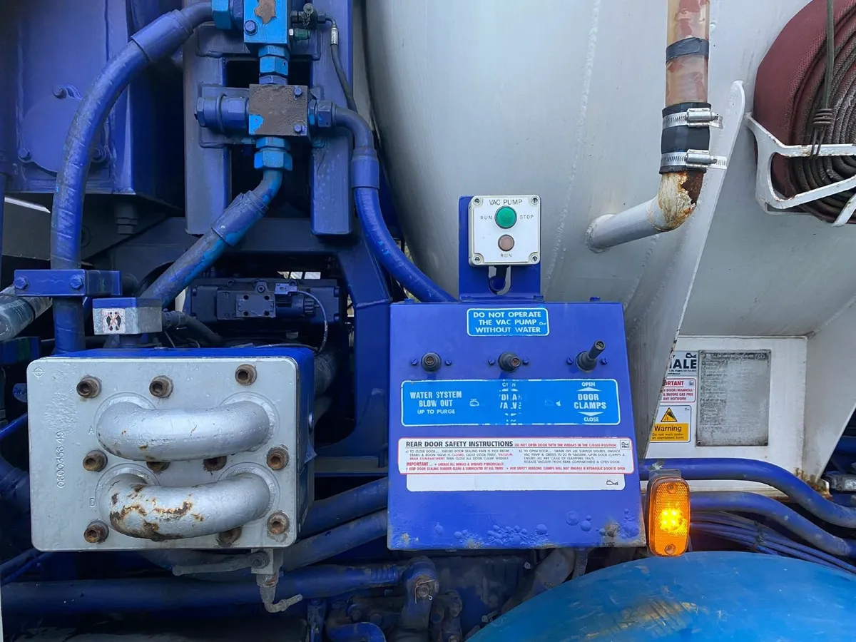 Scania  R420 Vac truck - Image 4