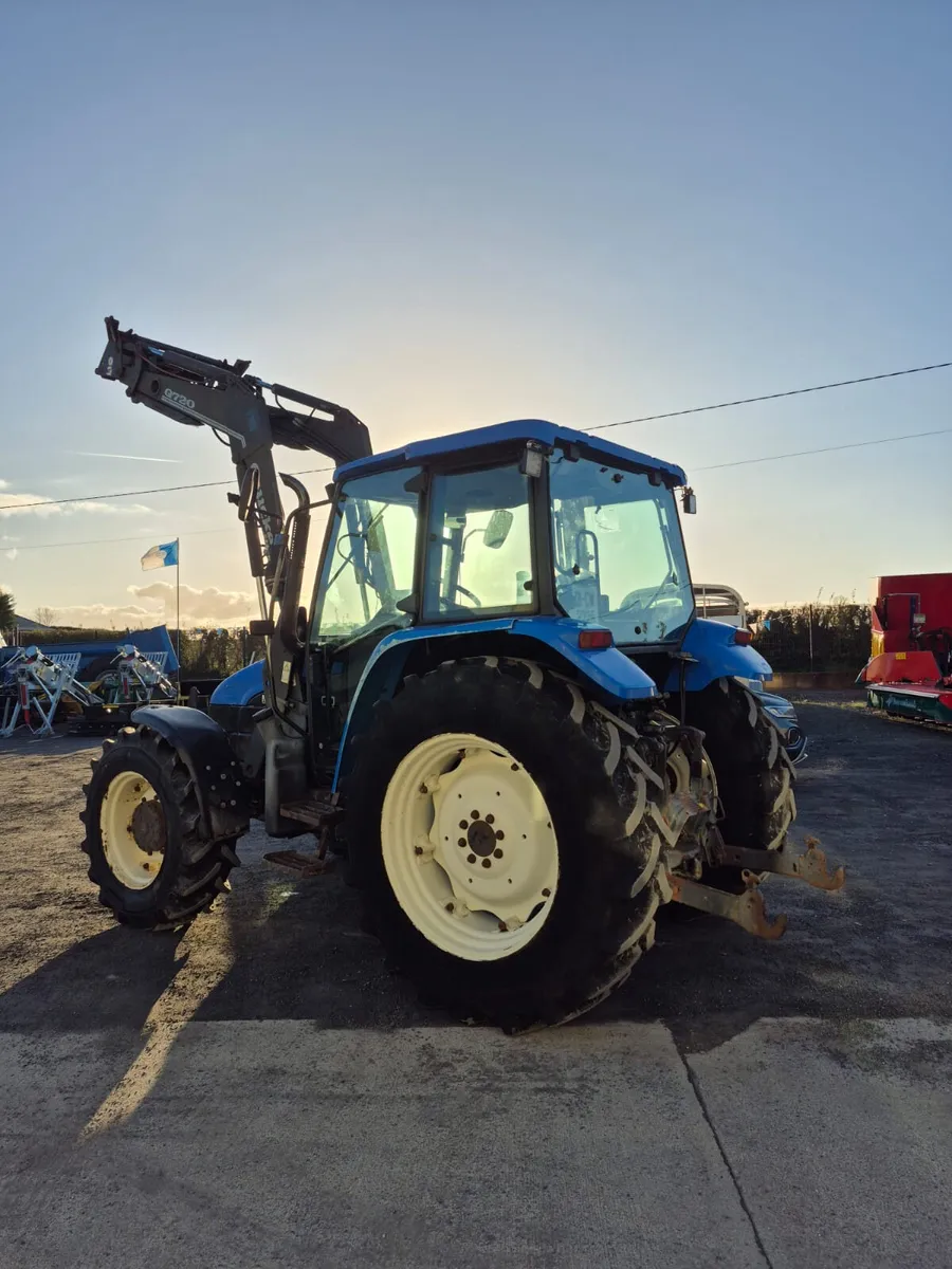New Holland TL100 Tractor - Image 3