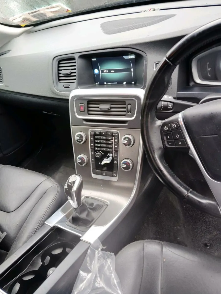 Breaking Volvo S60 2014 2.0 diesel - Image 4