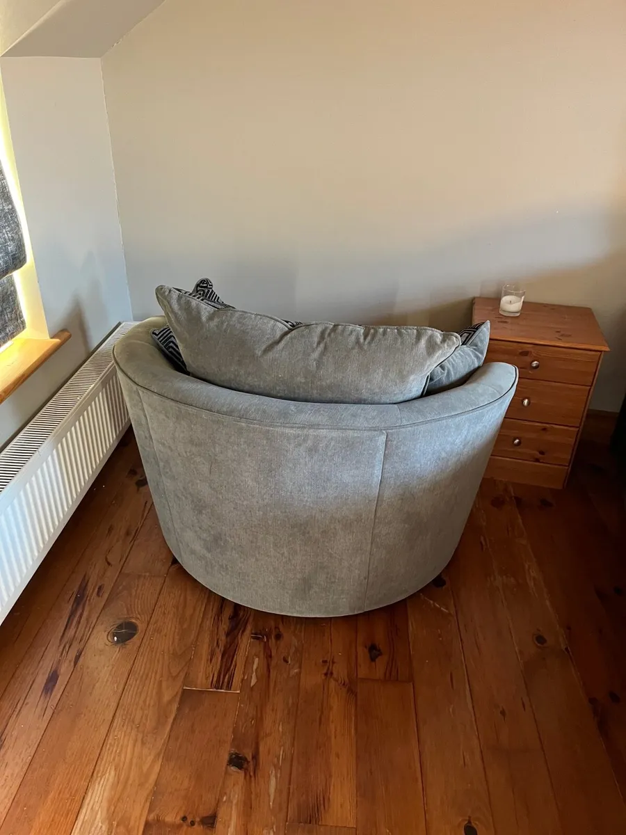 Round Accent Arm Chair - Image 3