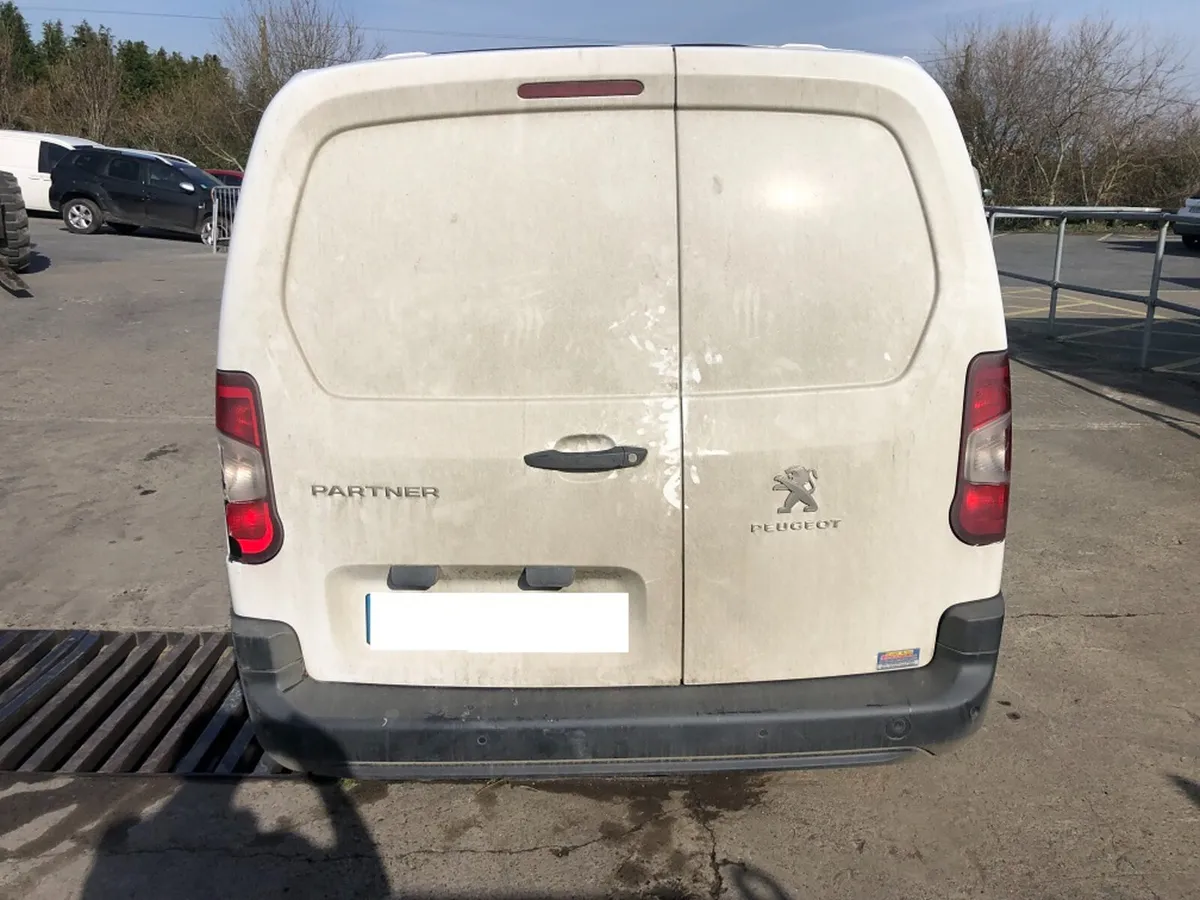 2023 PEUGEOT PARTNER 1.5L D (for parts only) - Image 4